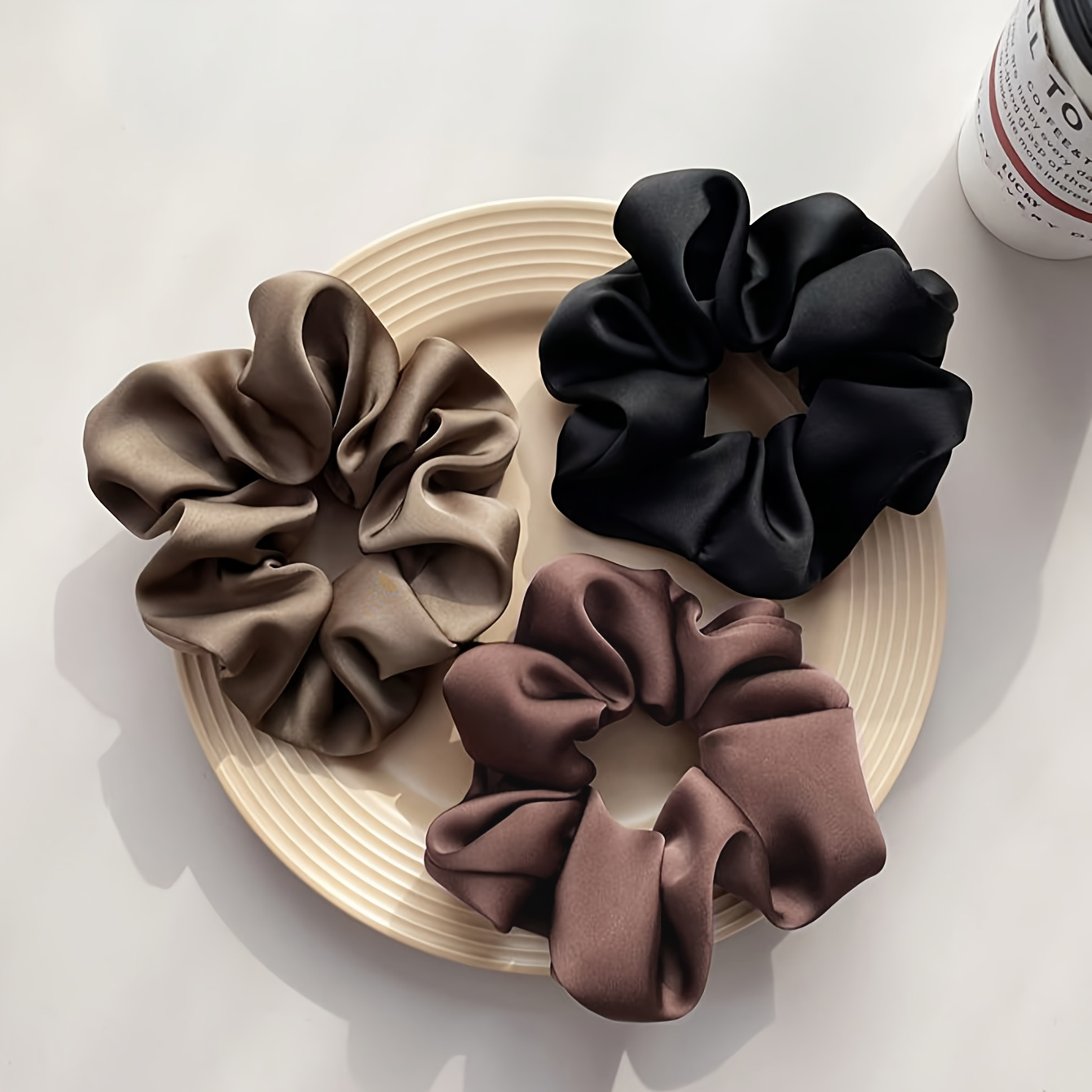 우아하고 미니멀한 디자인의 3종 모노크롬 새틴 헤어 액 - Hair Care Gift Set 리뷰 및 가격